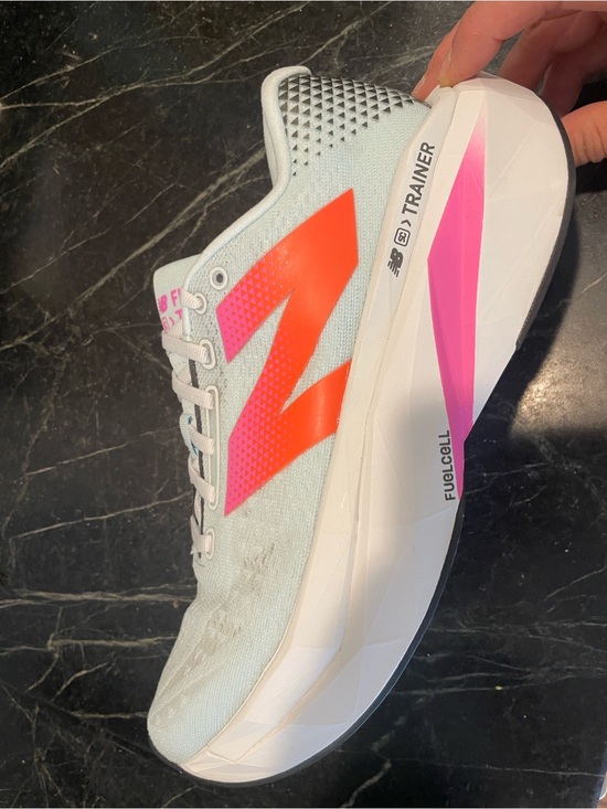 NIB New Balance supercomp trainer v3 men 9.5  Pink heat with glint blue